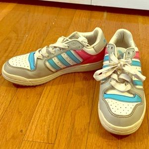 Adidas Sneakers